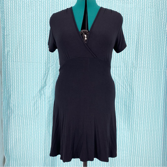 Magic Fit Black Short Sleeve Empire Waist V-Neck Fit and Flare Dress, Medium - Picture 3 of 16